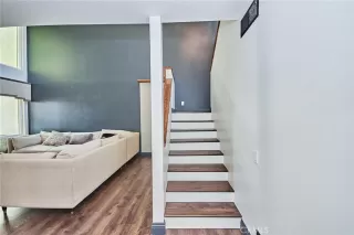 Photo #2: TR25266040 Listing 