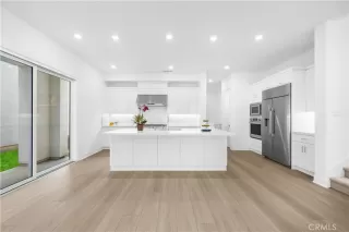 Photo #4: TR25267560 Listing 