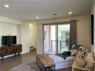 Photo #4: TR25267673 Listing 