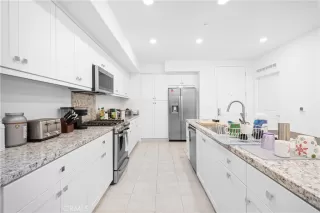 Photo #3: TR25275775 Listing 