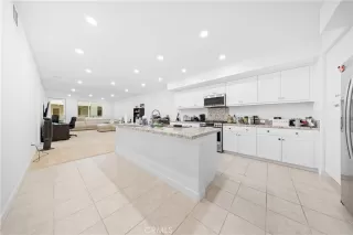 Photo #4: TR25275775 Listing 