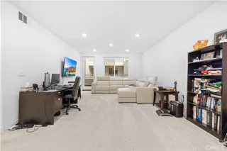 Photo #5: TR25275775 Listing 