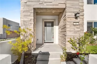 Photo #2: TR25280959 Listing