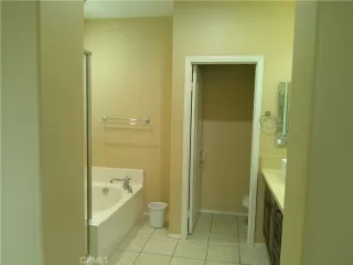 Photo #4: TR26006447 Listing 