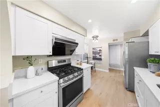 Photo #5: TR26014484 Listing