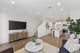 Photo #4: TR26024425 Listing 