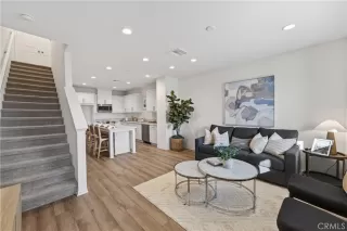 Photo #5: TR26024425 Listing 