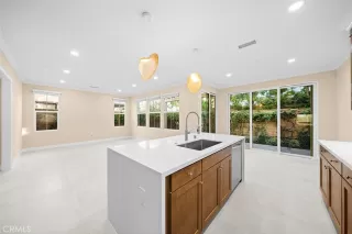 Photo #4: TR26028450 Listing