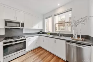 Photo #3: TR26031482 Listing 