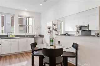 Photo #4: TR26031482 Listing 