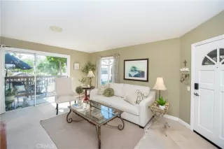 Photo #5: TR26037629 Listing