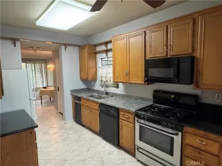 Photo #3: TR26037882 Listing