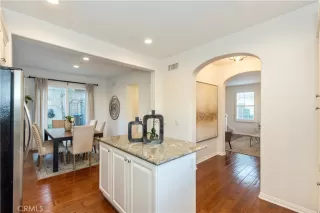 Photo #6: TR26054265 Listing 