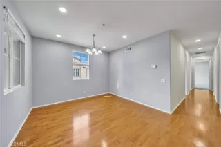 Photo #4: TR26071928 Listing 