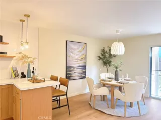 Photo #4: TR26075828 Listing 