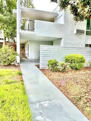 Photo #6: TR26091378 Listing 