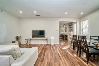 Photo #4: TR26099368 Listing