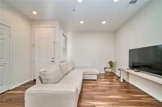 Photo #5: TR26099368 Listing