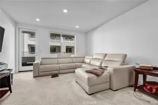 Photo #2: TR26102218 Listing