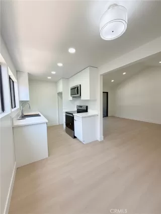 Photo #2: TR26113477 Listing 
