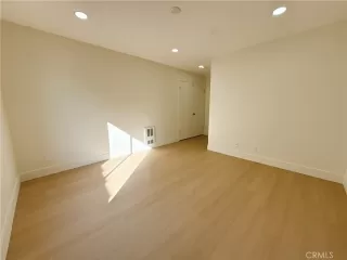 Photo #4: TR26113477 Listing 