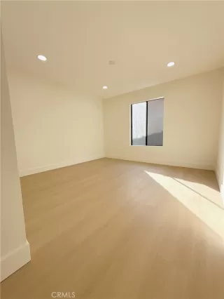 Photo #5: TR26113477 Listing 