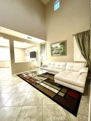 Photo #2: TR26115302 Listing 