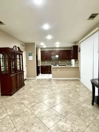 Photo #4: TR26115302 Listing 