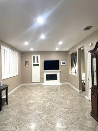 Photo #5: TR26115302 Listing 