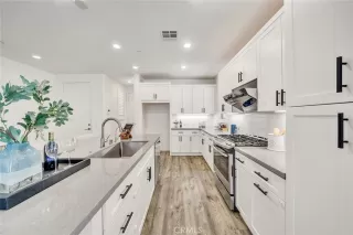 Photo #5: TR26115581 Listing 