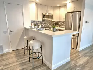 Photo #6: TR26115649 Listing 