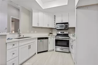 Photo #5: TR26118076 Listing