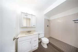 Photo #4: TR26124861 Listing