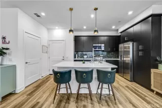 Photo #3: TR26128481 Listing