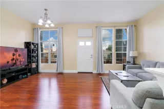 Photo #1: TR26134847 Listing