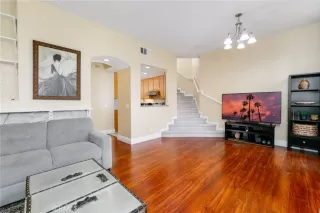 Photo #2: TR26134847 Listing