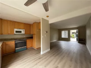 Photo #6: TR26137486 Listing 