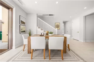 Photo #5: TR26144409 Listing 