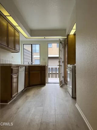 Photo #2: V1-21829 Listing 