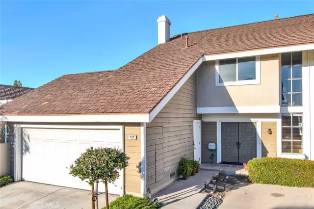 MLS: WS23040411 Condo For Sale