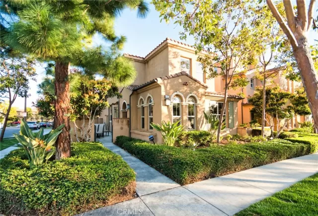 MLS: WS23046567 Condo For Sale