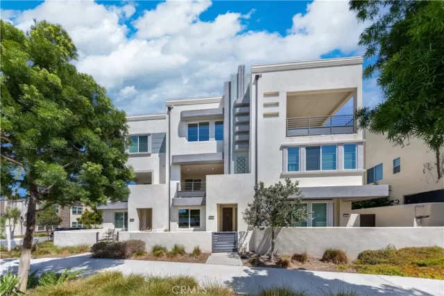 MLS: WS23123756 Condo For Sale