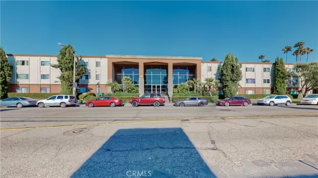 MLS: WS23152585 Condo For Sale