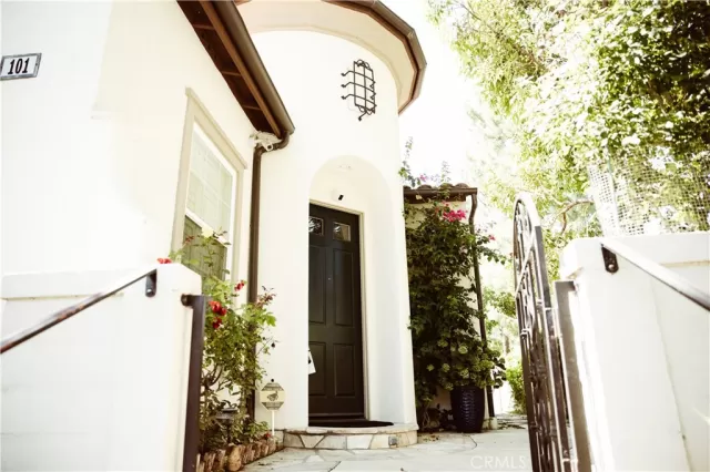 MLS: WS23159711 Condo For Sale