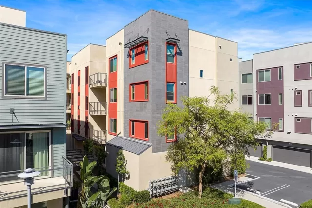 MLS: WS23174910 Condo For Sale