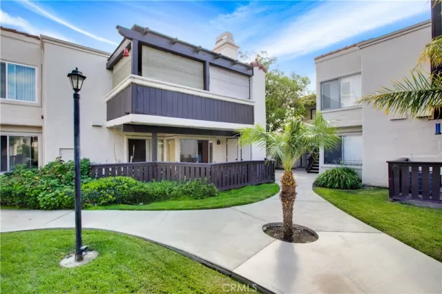 MLS: WS23183845 Condo For Sale