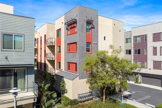 MLS: WS23195491 Condo For Sale