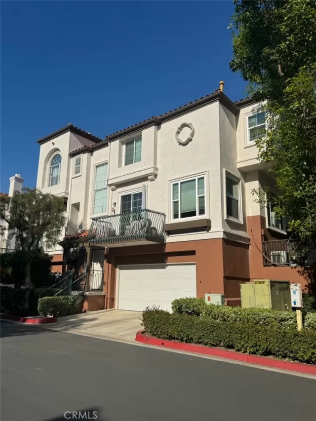 MLS: WS23205759 Condo For Sale