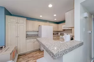 Photo #5: WS23218580 Listing