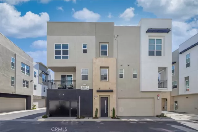 MLS: WS24058579 Condo For Sale